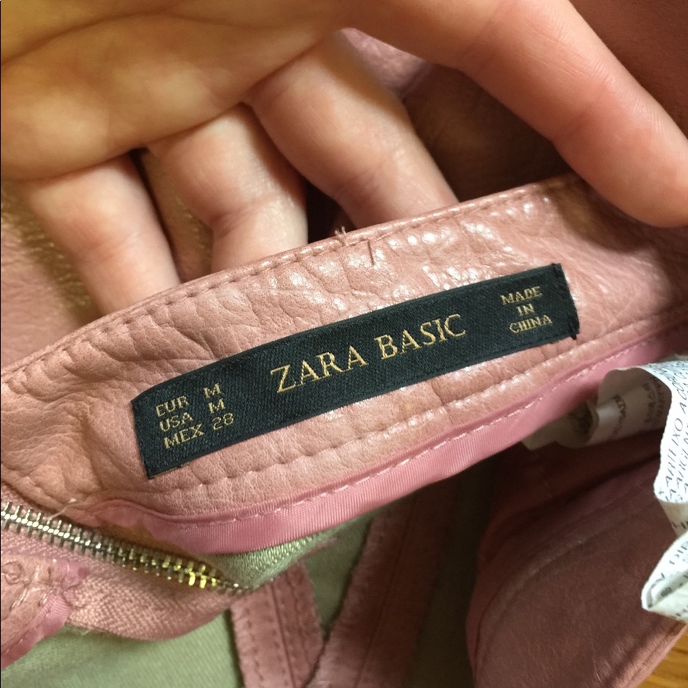 NWOT Pale pink faux leather skirt. - Picture 5 of 6